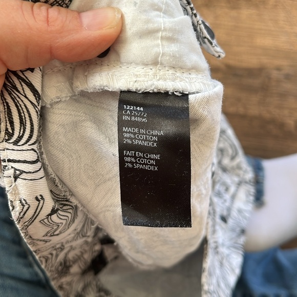 DEX Shorts- Black and White - Picture 4 of 9